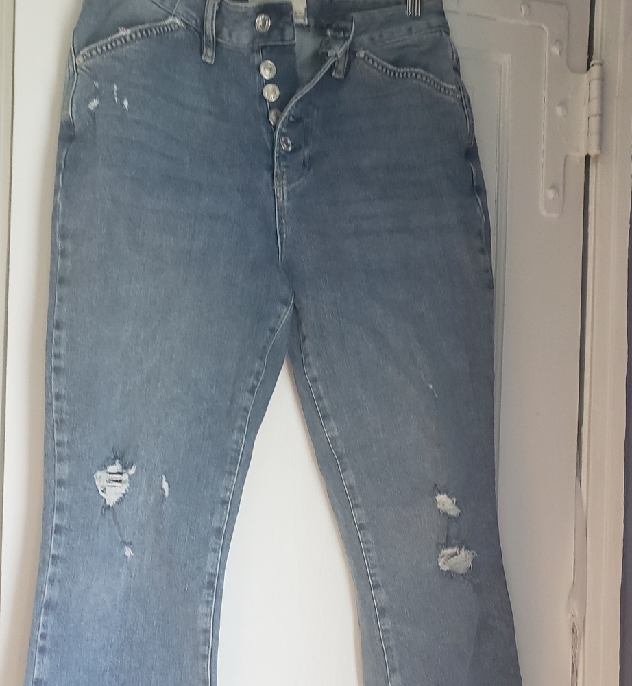 Free People 5 button destressed jeans 👖